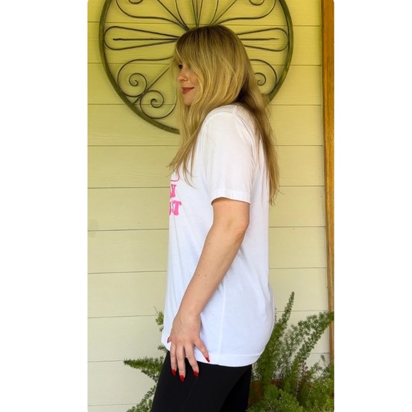 In Dolly We Trust • Graphic Tee Shirt in White & Pink - Dolly Parton - M/L - Picture 4 of 8